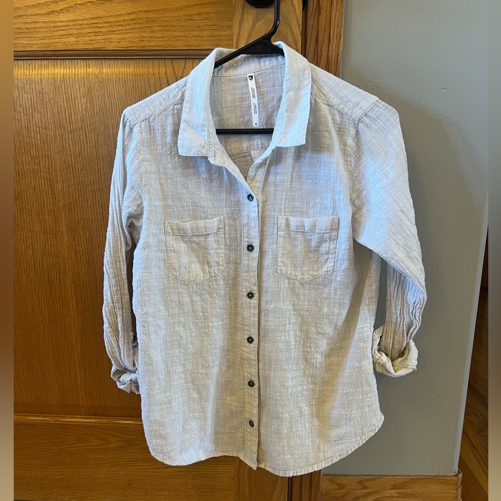 Kuhl Adele Button Up Size Medium - image 2
